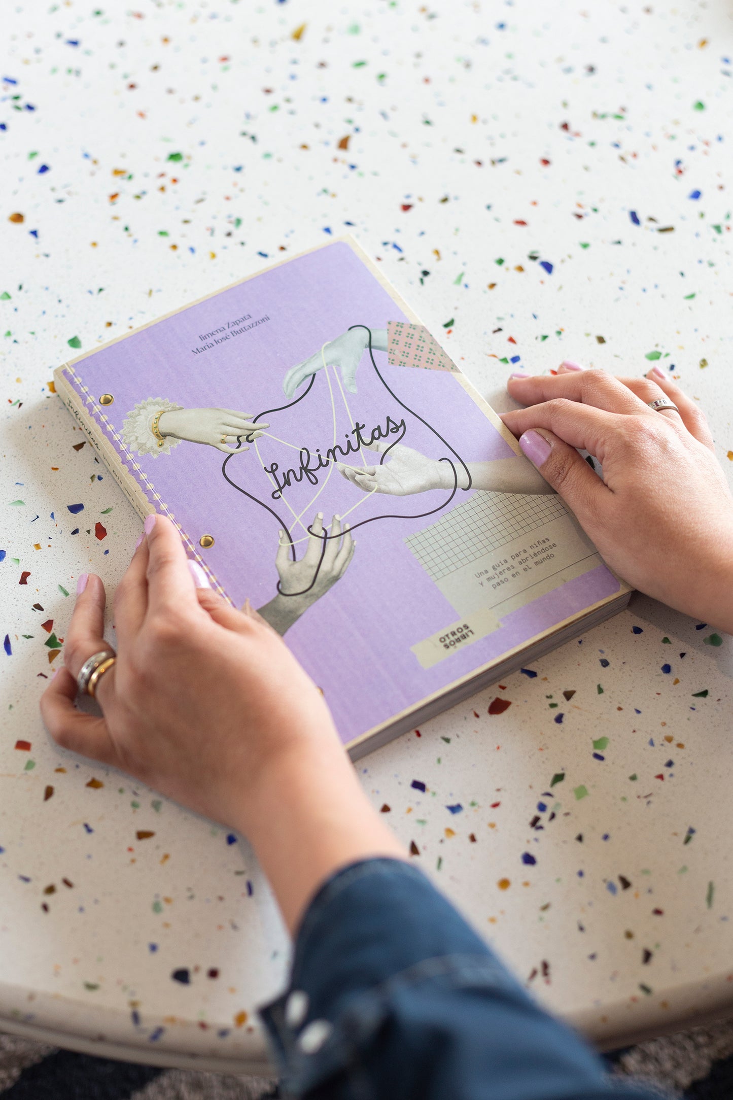 Infinitas. Una guía para niñas, jóvenes y mujeres abriéndose paso en el mundo.