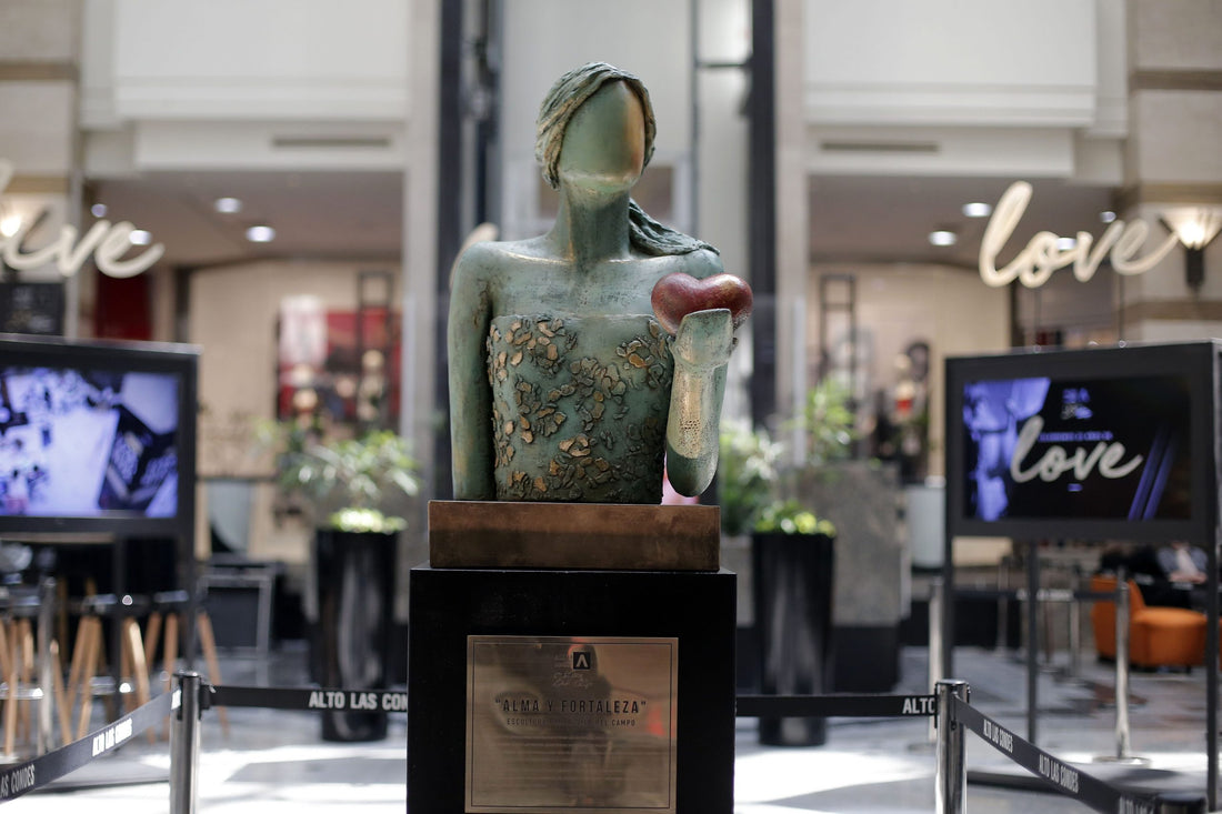 INAUGURAN PRIMERA ESTATUA DEDICADA A LA MUJER EN CHILE