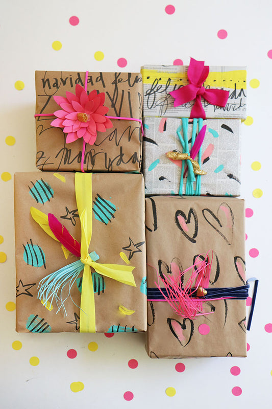 CÓMO ENVOLVER REGALOS DE NAVIDAD DE UNA MANERA ENTRETENIDA Y RECICLANDO